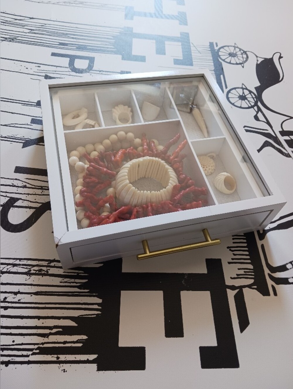 Wooden White Drawer  Jewlery Case With Bone Jewlery - Picture 3 of 16